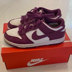 Nike Kids Sneakers in Purple and White